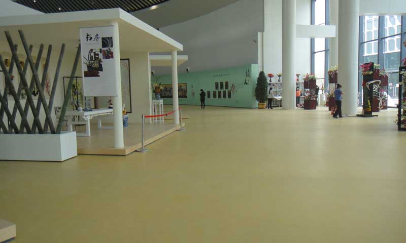 一般商場地板用的什么材質的好？