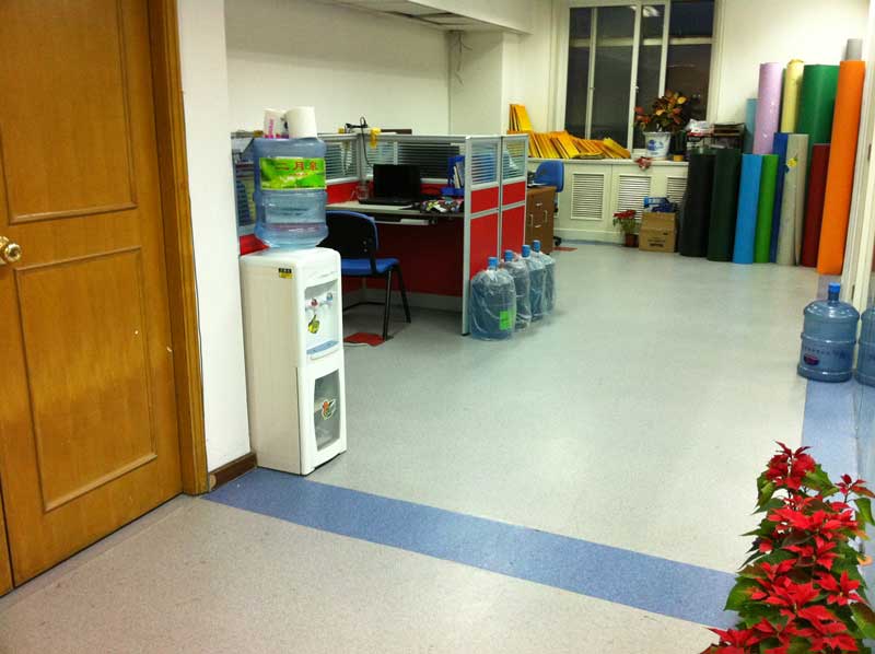 pvc辦公地板上雙面膠的痕跡如何去除？